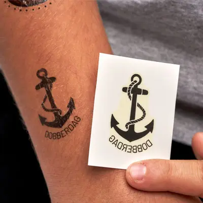 Tattoos en blanco y negro (4x4 cm)